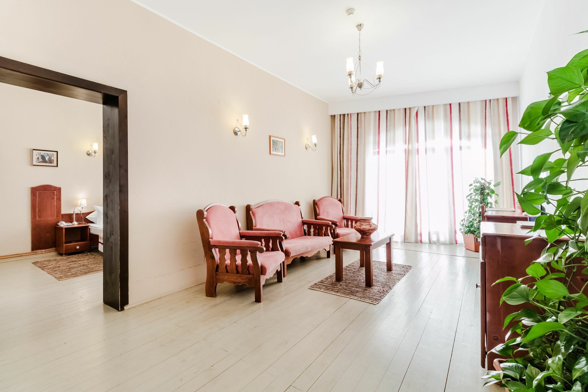 Отель Ezio House Тимишу-де-Жос Экстерьер фото